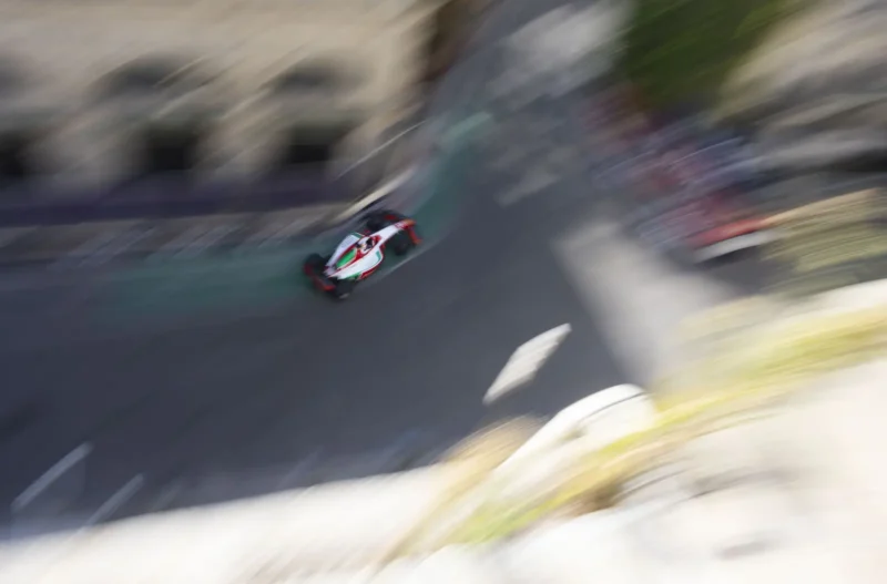 Due vetture PREMA FIA Formula 2 in azione durante la qualifica a Baku - foto 4