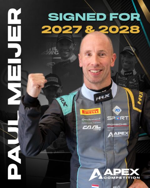 Paul Meijer accanto a una vettura APEX Competition durante una presentazione del team