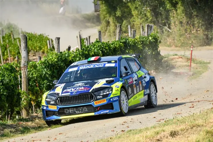 La Skoda Fabia RS di Bostjan Avbelj e Damijan Andrejka nello shakedown sulla PS Pico del Rally del Lazio, asfalto umido e auto in curva - foto 2
