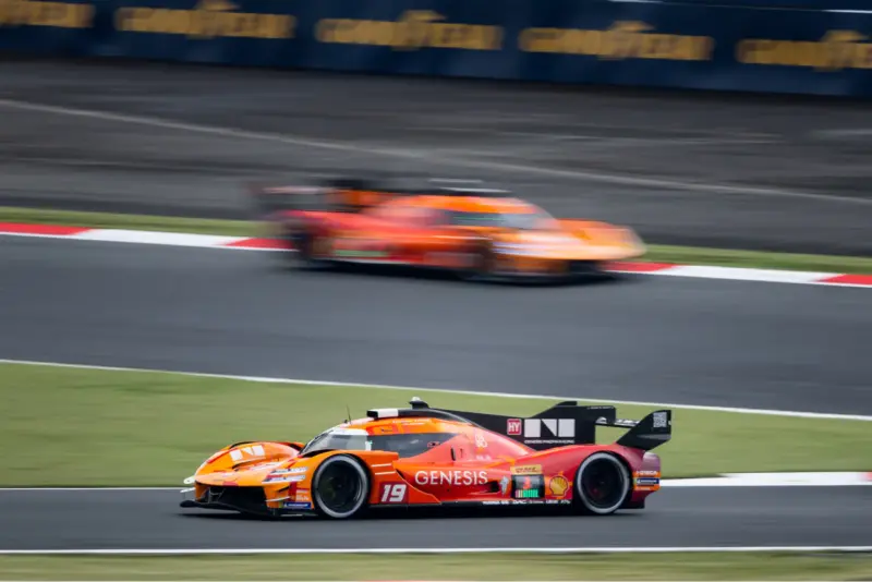 Genesis Magma Racing GMR-001 in pista al Circuit de Barcelona-Catalunya - foto 2