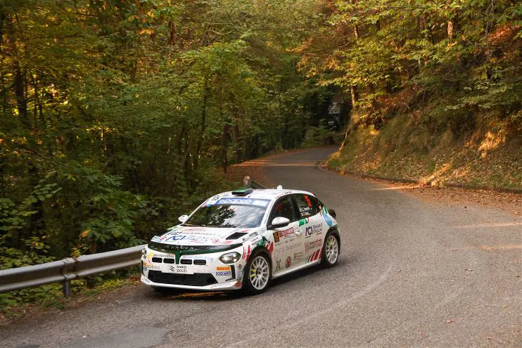 Roberto Daprà e Luca Guglielmetti sul podio del Rallye Sanremo con la Skoda Fabia RS - foto 3