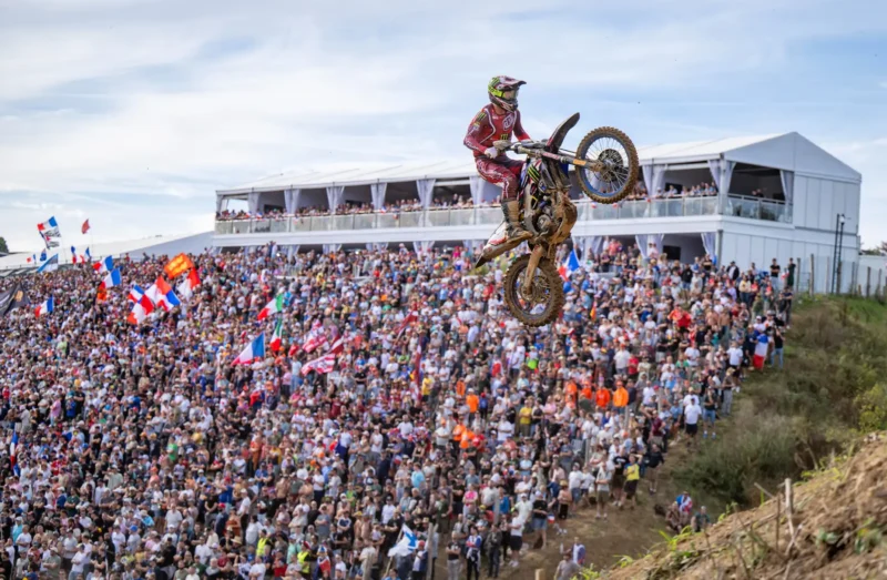 I fratelli Janis e Karlis Reisulis in gara al Motocross of Nations 2026 a Ernée su moto Yamaha