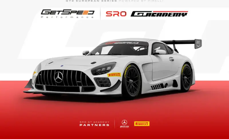 Jay Mo Härtling accanto a una Mercedes-AMG GT3 del team GetSpeed sulla griglia di partenza