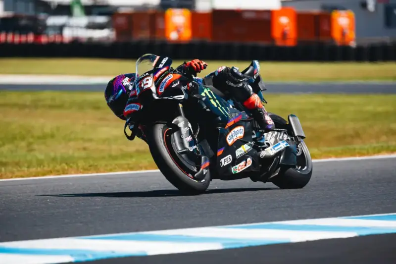 Jorge Martin in piega sull’Aprilia numero 89 sul circuito di Sepang