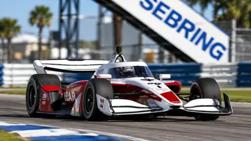 Alex Palou al volante della nuova IR-28 durante i test a Sebring tra sorpassi e verifiche sul raffreddamento