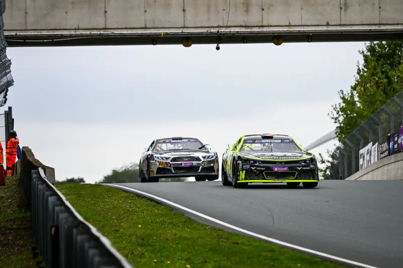 La #24 Chevrolet Camaro di PK Carsport in pista a Circuit Zolder con Vittorio Ghirelli e Thomas Dombrowski - foto 4