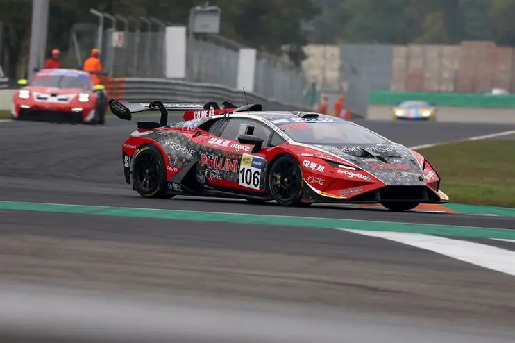 Giacomo e Matteo Pollini festeggiano il titolo GT Cup Pro‑Am accanto alla Lamborghini Huracan ST Evo2 - foto 3