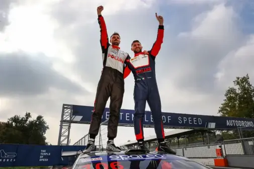 Pollini Racing, la rivincita: Giacomo e Matteo campioni GT Cup Pro‑Am 2026