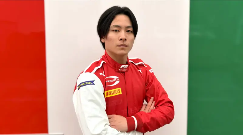 I tre piloti PREMA per i test F3 davanti a una monoposto del team sul circuito - foto 3