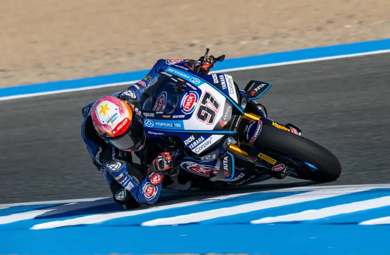 WorldSBK a Jerez: Vierge chiude il venerdì in top-10, Locatelli fatica nel giorno del 30° compleanno